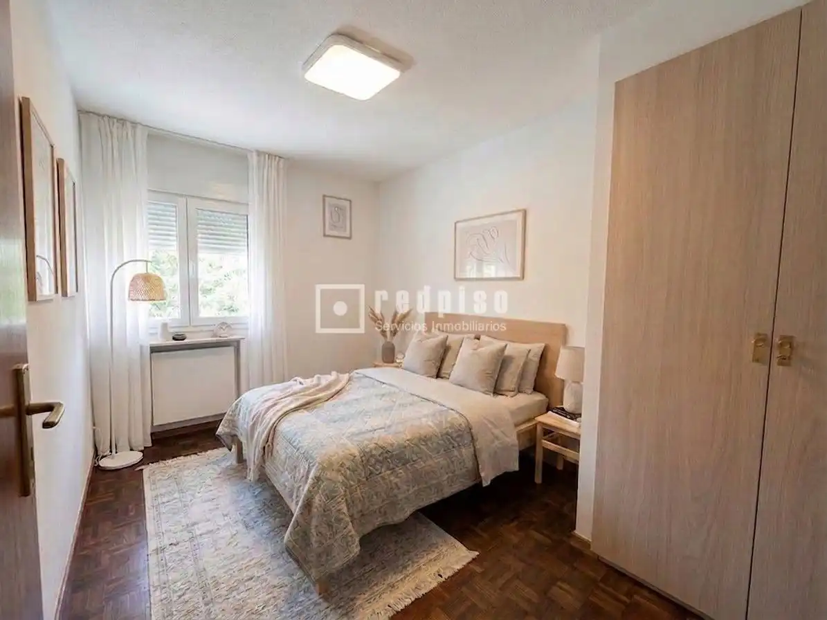 Bedroom of Flat for sale in Madrid  with Heating, Private garden and Parquet flooring