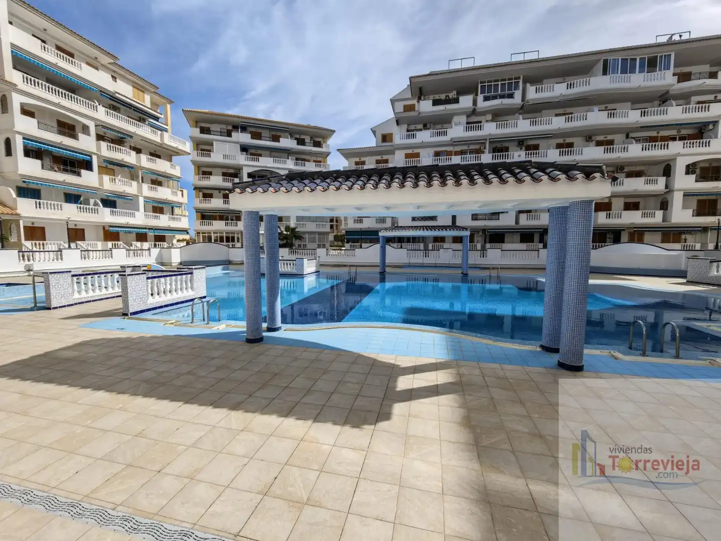 Schwimmbecken von Wohnungen zum Verkauf in Torrevieja mit Klimaanlage, Terrasse und Abstellraum