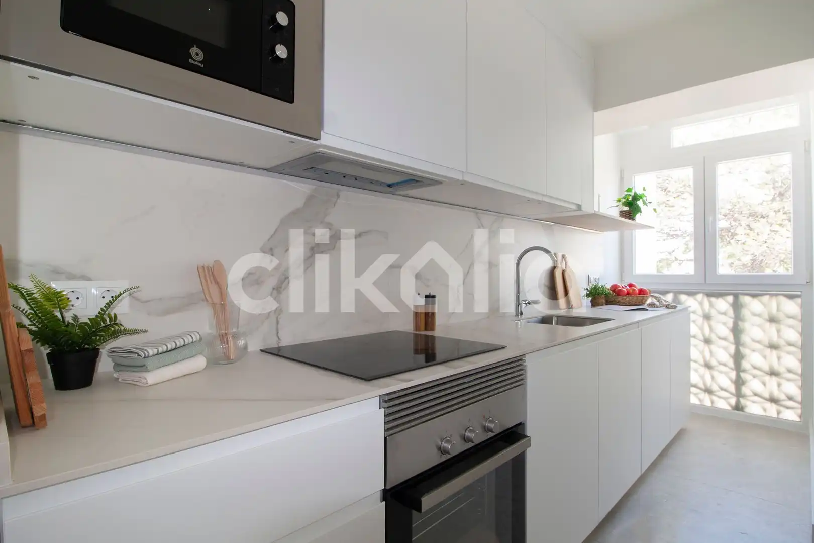 Küche von Wohnung zum Verkauf in Torremolinos mit Klimaanlage, Privatgarten und Terrasse