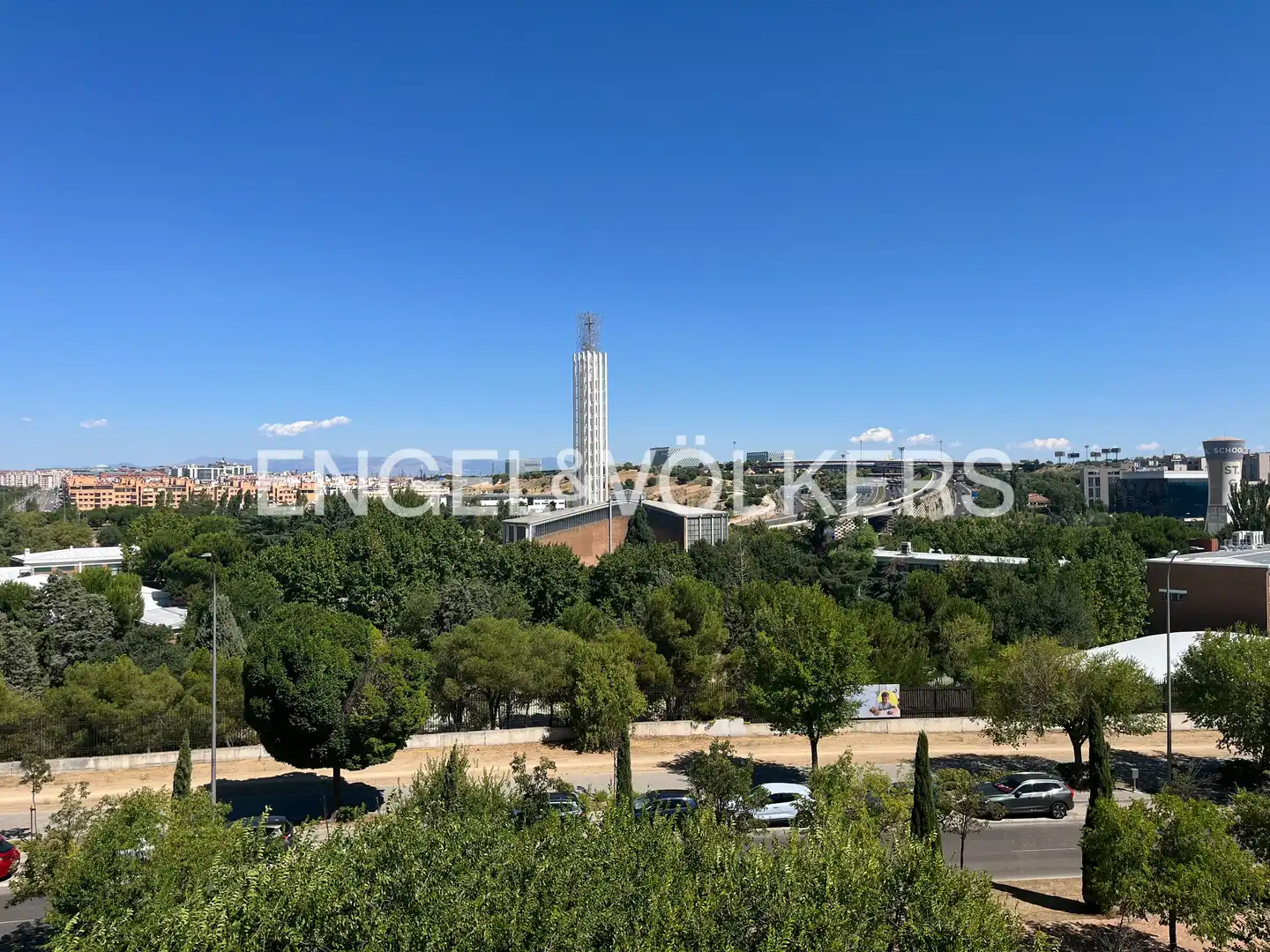Vista exterior de Pis en venda en Madrid amb Calefacció i Piscina
