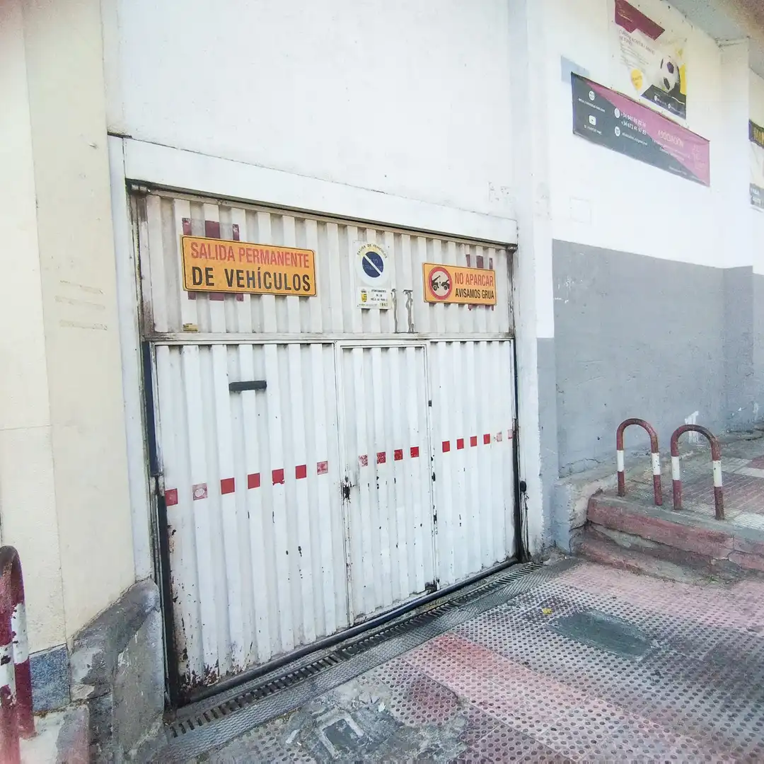 Parkplatz von Garage zum Verkauf in Parla