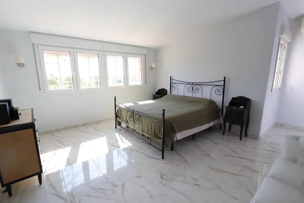 Dormitori de Casa o xalet en venda en Orihuela amb Aire condicionat, Jardí privat i Terrassa