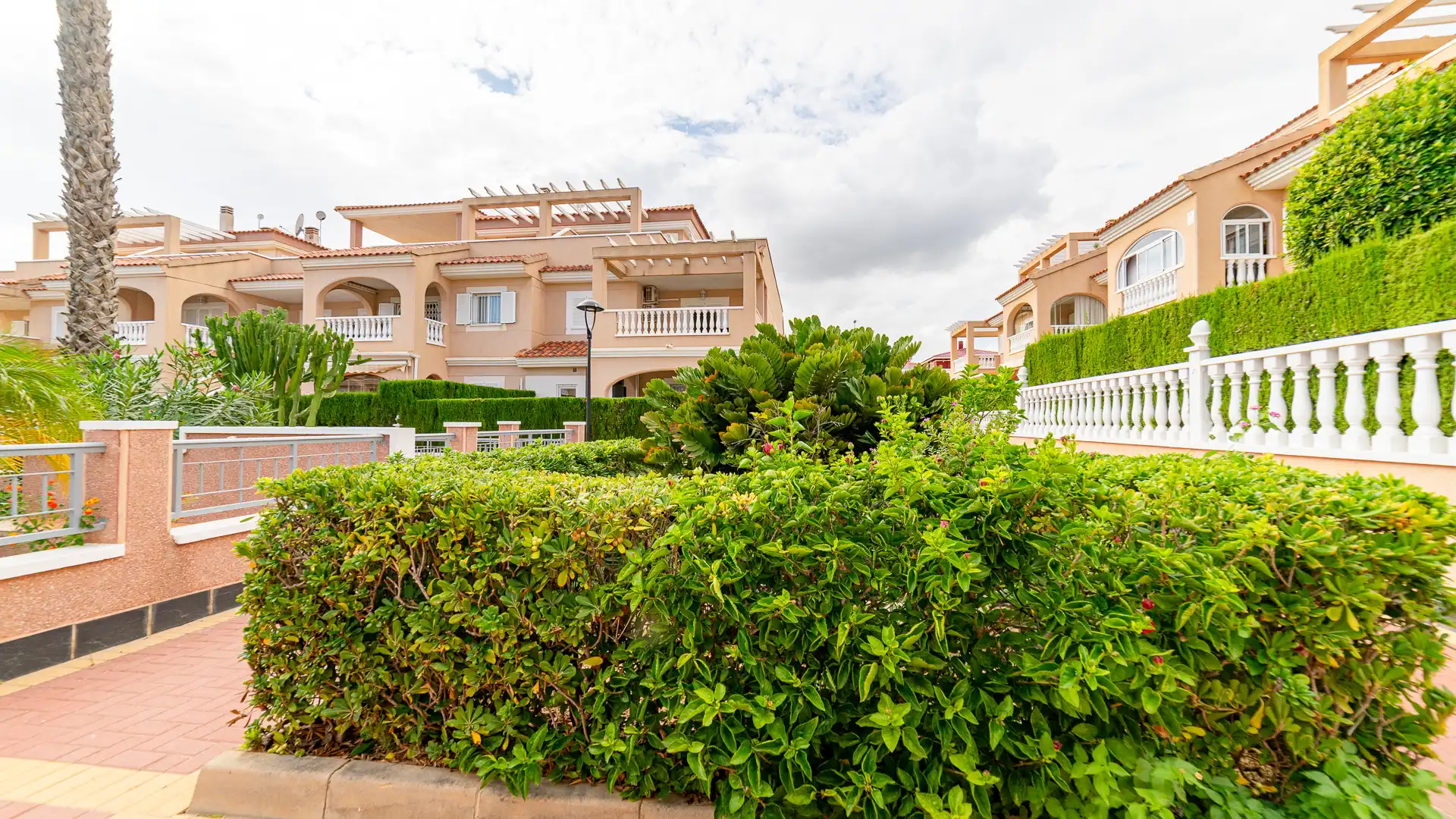 Vista exterior de Àtic en venda en Orihuela amb Aire condicionat, Calefacció i Terrassa