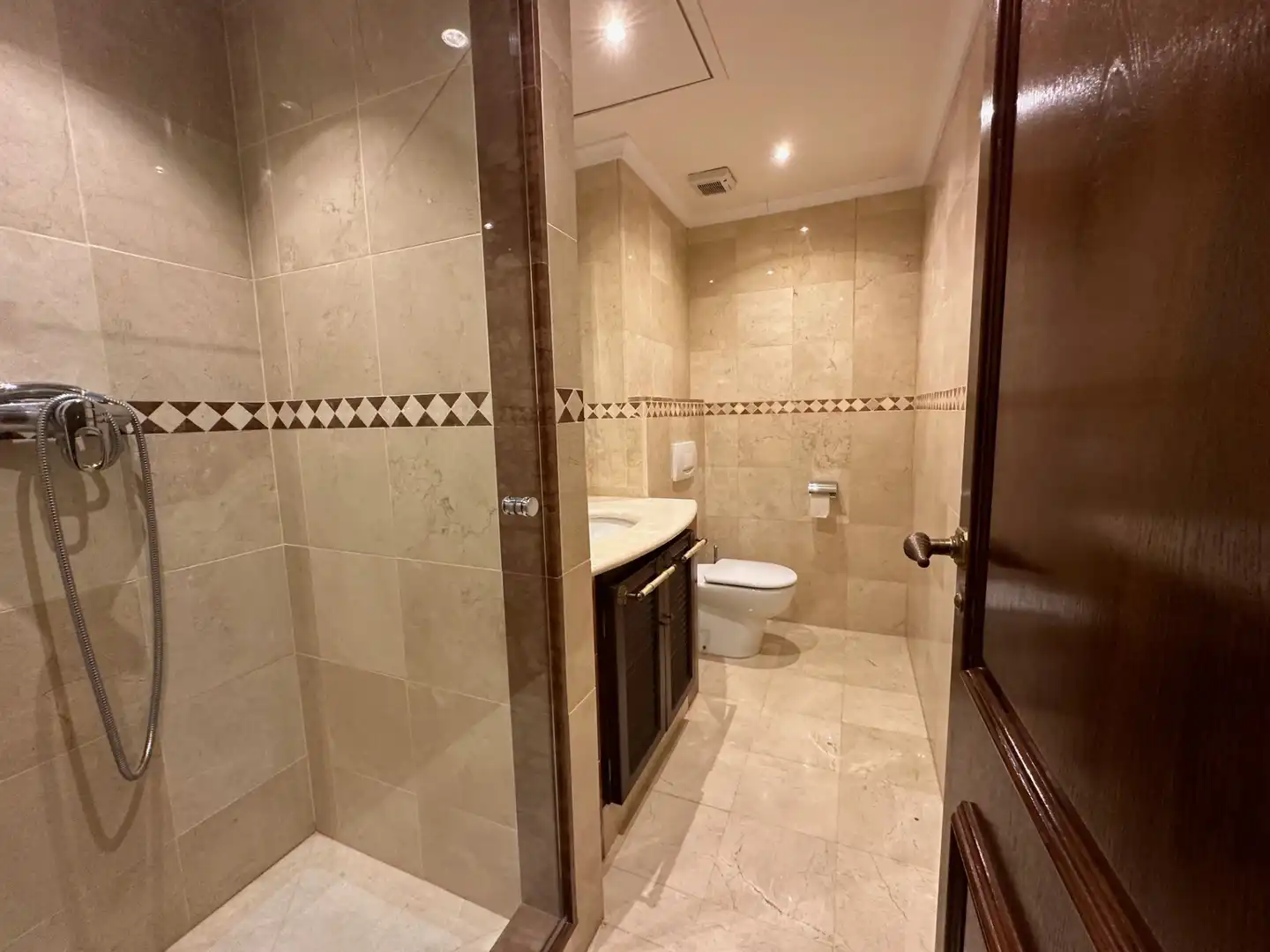 Baño de Planta baja en venta en Estepona con Aire acondicionado, Terraza y Piscina