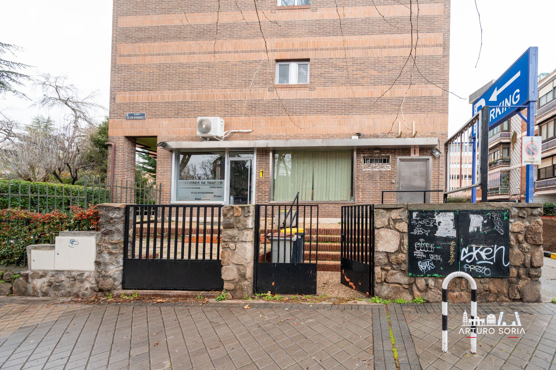 Vista exterior de Local de lloguer en  Madrid Capital amb Aire condicionat