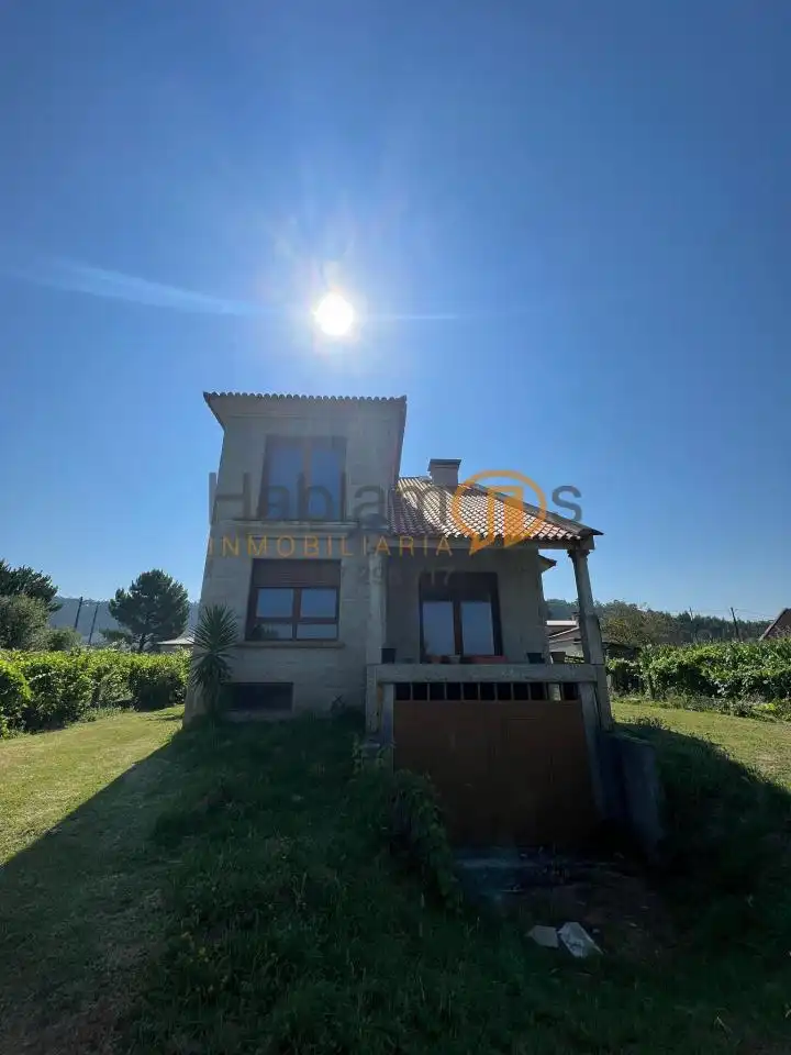 Vista exterior de Casa o xalet en venda en Sanxenxo amb Jardí privat