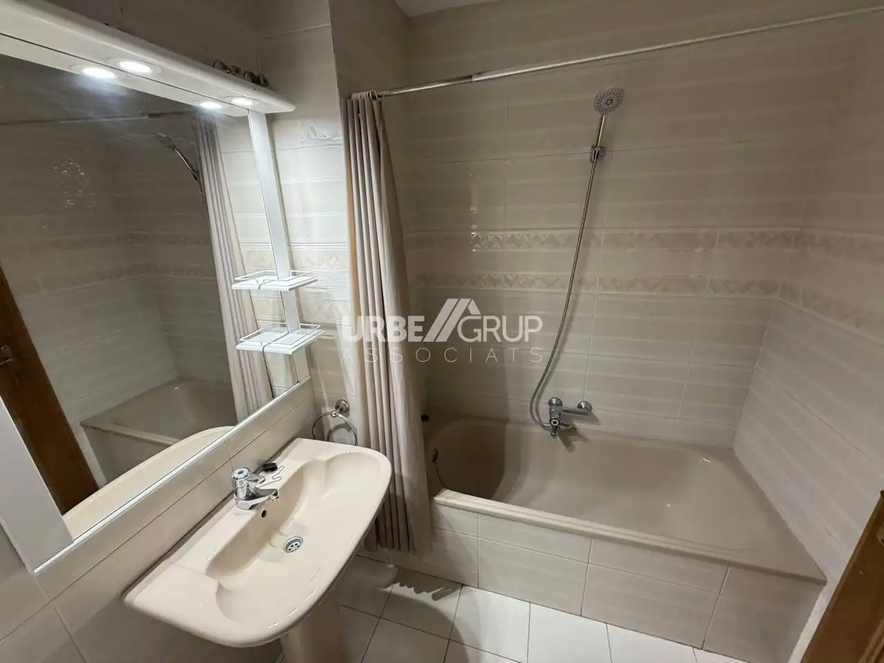 Flat for rent in Calle Doctor Ullés, Ca n'Aurell