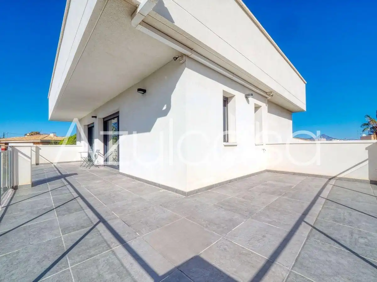 Vista exterior de Casa o chalet en venta en Sant Joan d'Alacant con Aire acondicionado, Terraza y Piscina