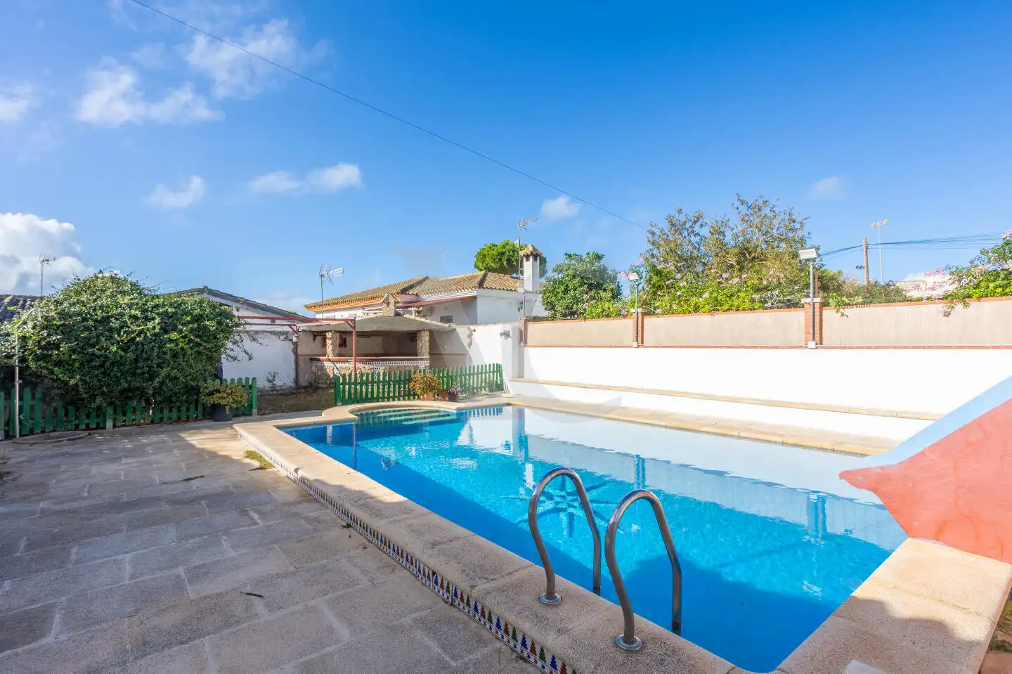 Swimming pool of Houses for sale in Chiclana de la Frontera