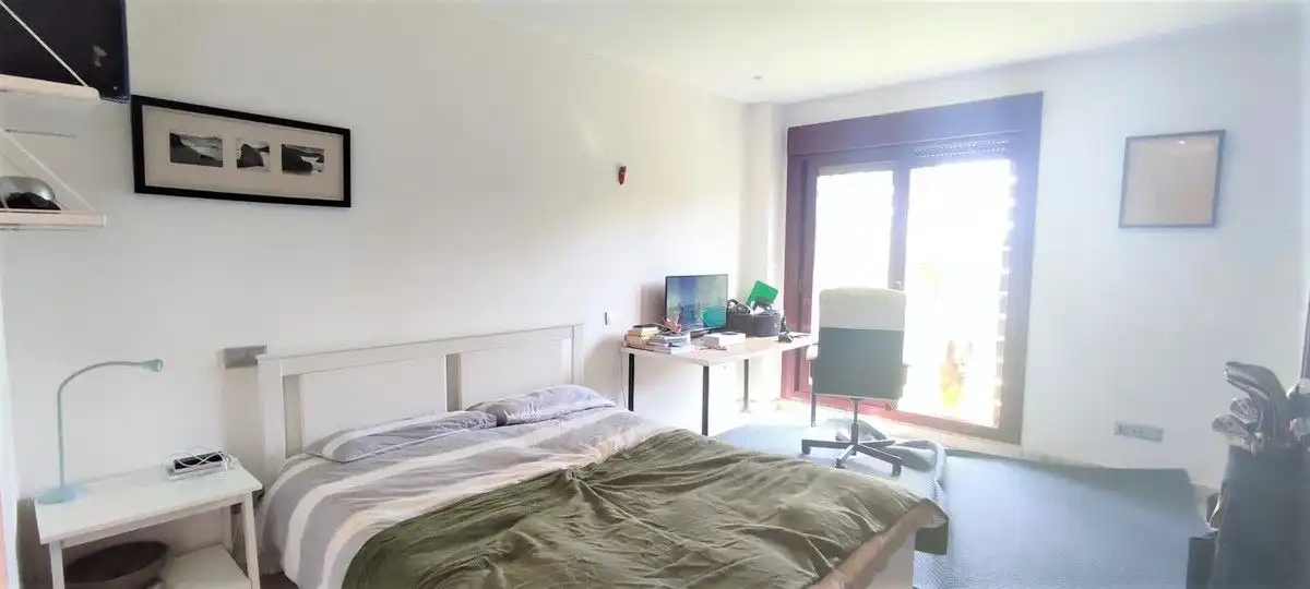 Schlafzimmer von Haus oder Chalet zum Verkauf in Benahavís mit Klimaanlage, Heizung und Privatgarten