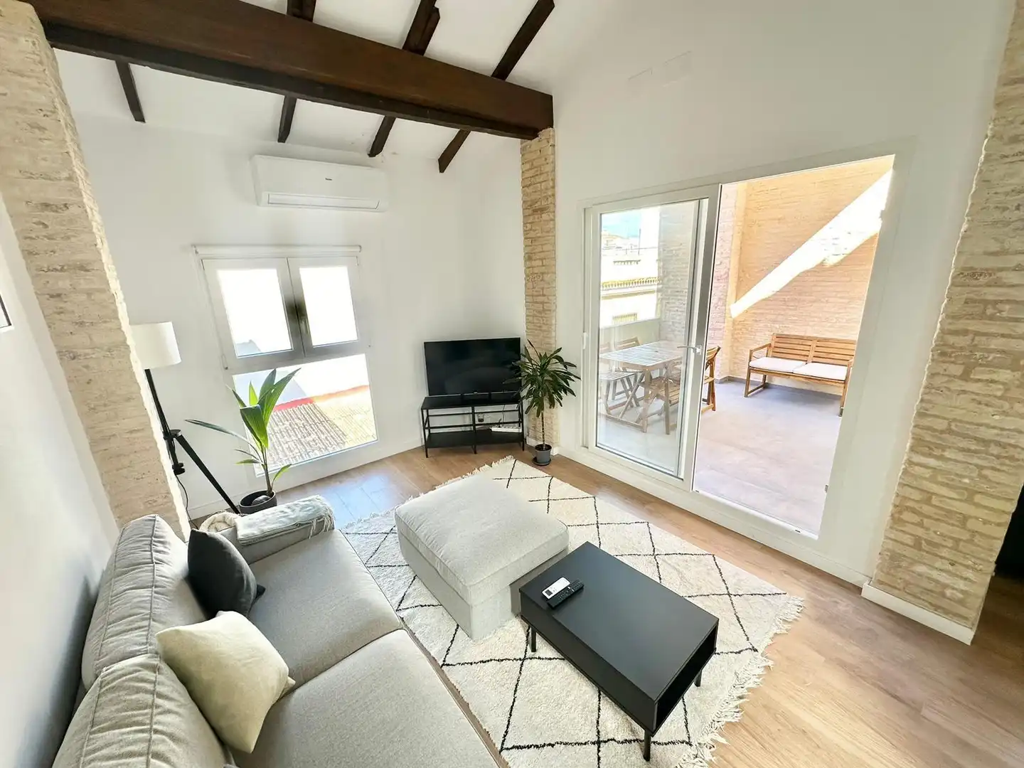 Wohnzimmer von Dachboden zur Miete in Valencia mit Klimaanlage, Heizung und Parkett