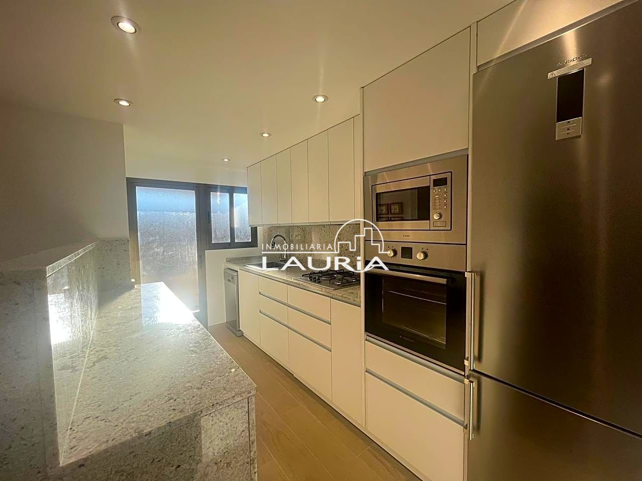 Cuina de Pis de lloguer en  Valencia Capital amb Aire condicionat, Piscina i Moblat