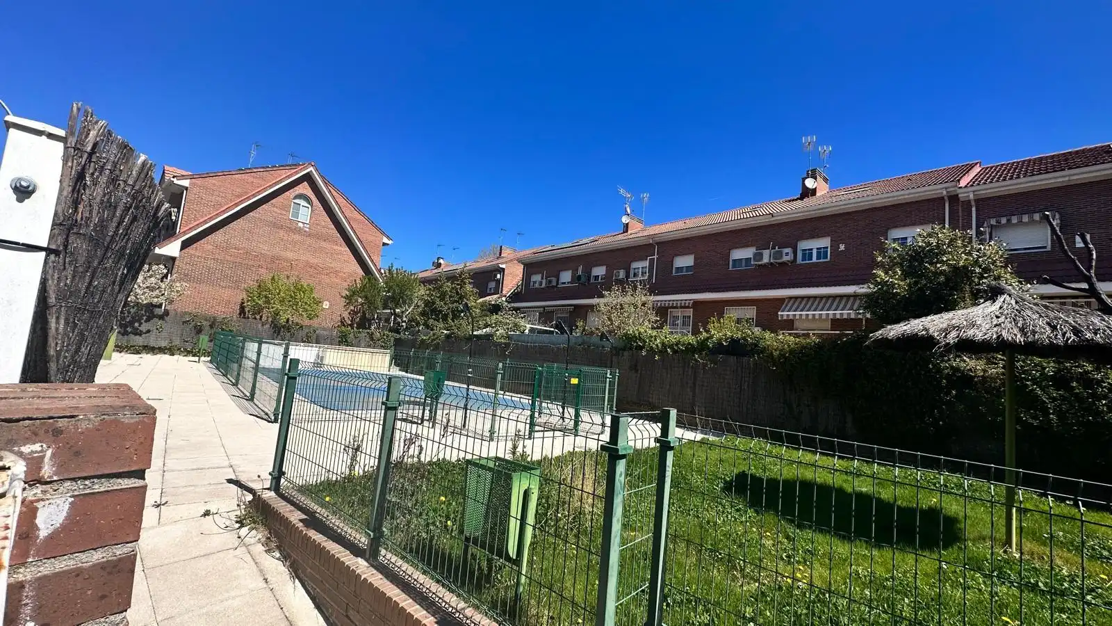 Exterior view of Detached homes for rent in Alcorcón  with Air Conditioner, Heating and Private garden