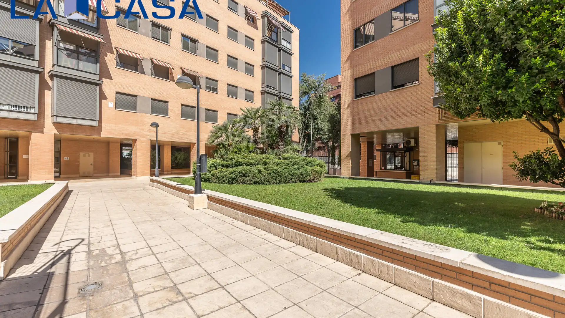 Exterior view of Attic for sale in  Madrid Capital  with Heating, Terrace and Storage room