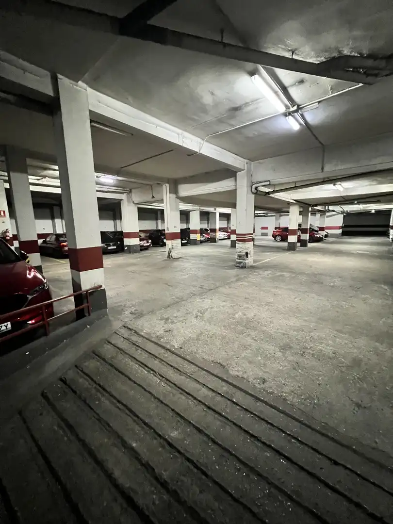 Parkplatz von Garage zur Miete in Zaragoza