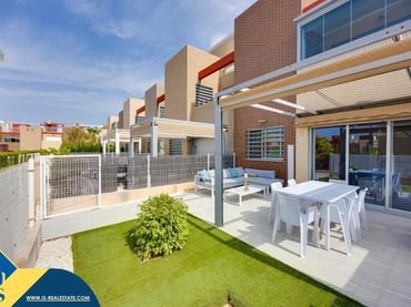 Bungalow con piscina en venta en Nueva Torrevieja - Aguas Nuevas
