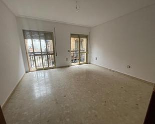 Vista exterior de Pis en venda en Linares amb Balcó