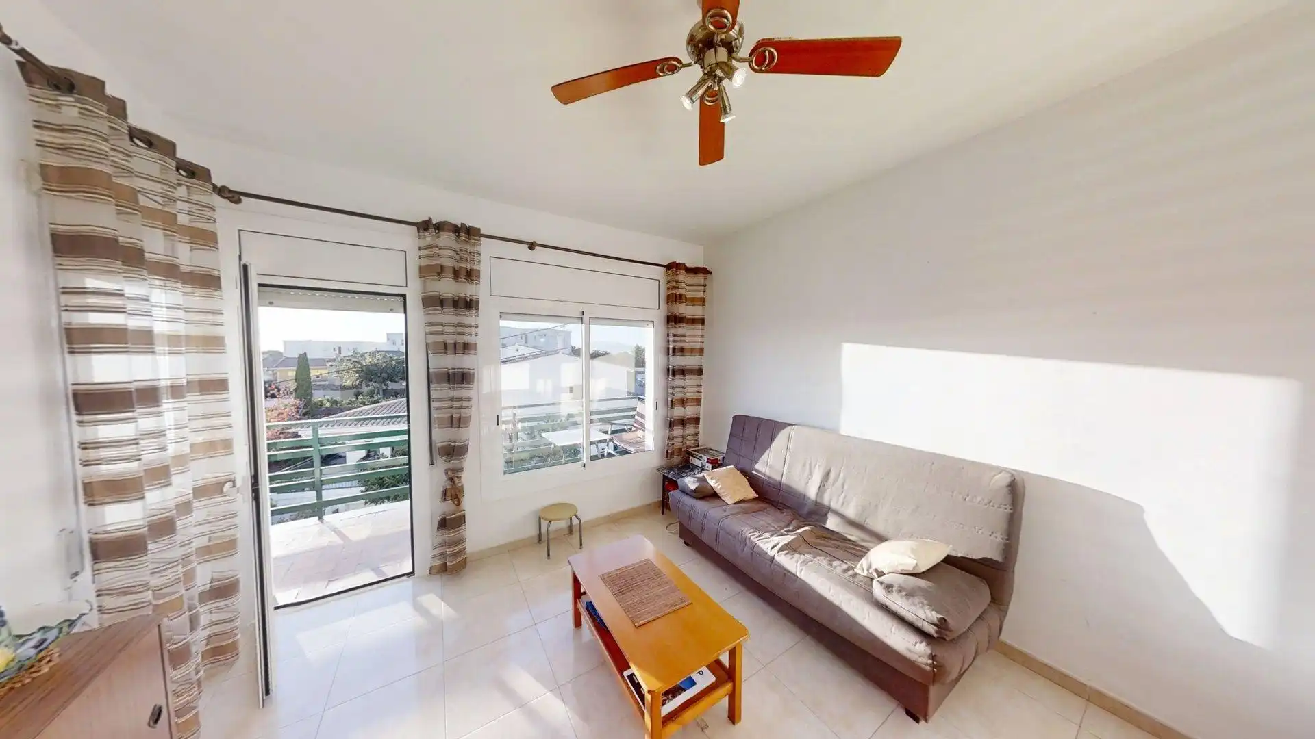 Dormitori de Apartament en venda en Roses amb Terrassa, Balcó i Piscina comunitària