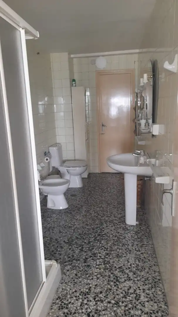 Badezimmer von Wohnung zum Verkauf in Torrenueva Costa mit Ofen, Waschmaschine und Balkon
