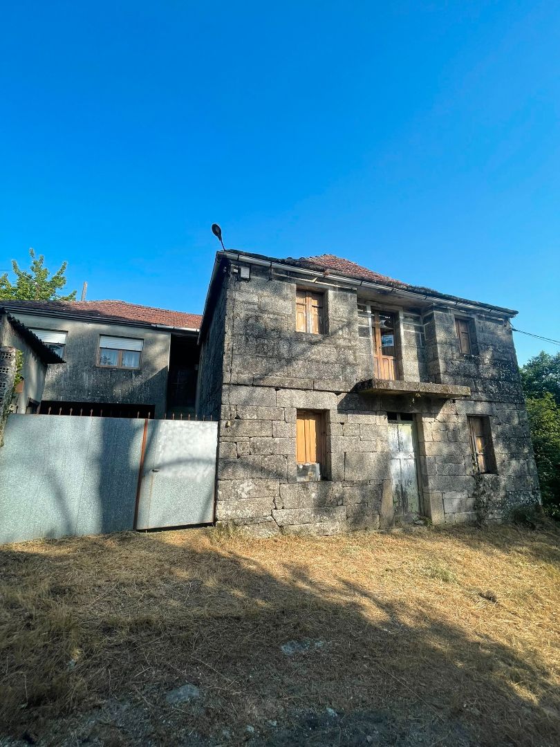 Vista exterior de Finca rústica en venda en O Irixo amb Jardí privat, Traster i Balcó