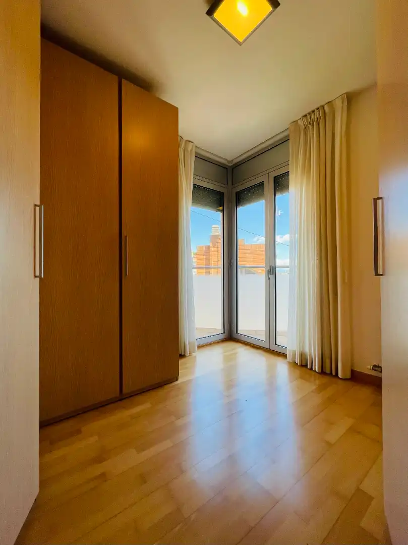 Dormitori de Pis de lloguer en Corbera de Llobregat amb Aire condicionat, Calefacció i Parquet