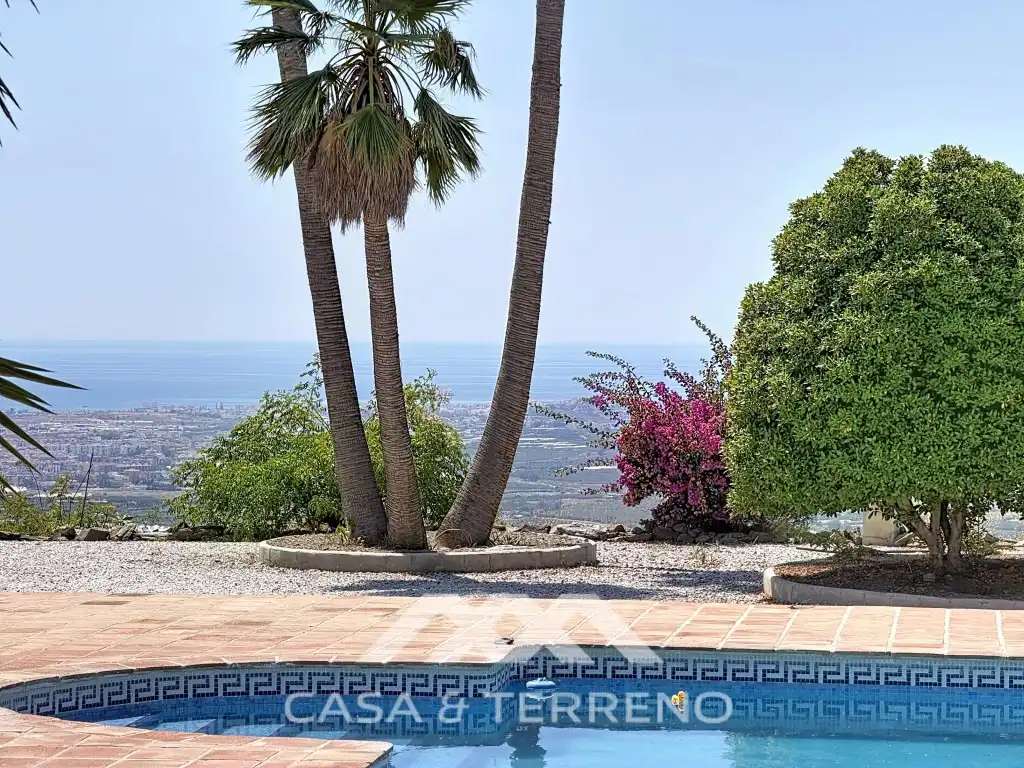 Piscina de Casa o xalet en venda en Vélez-Málaga amb Aire condicionat, Jardí privat i Terrassa