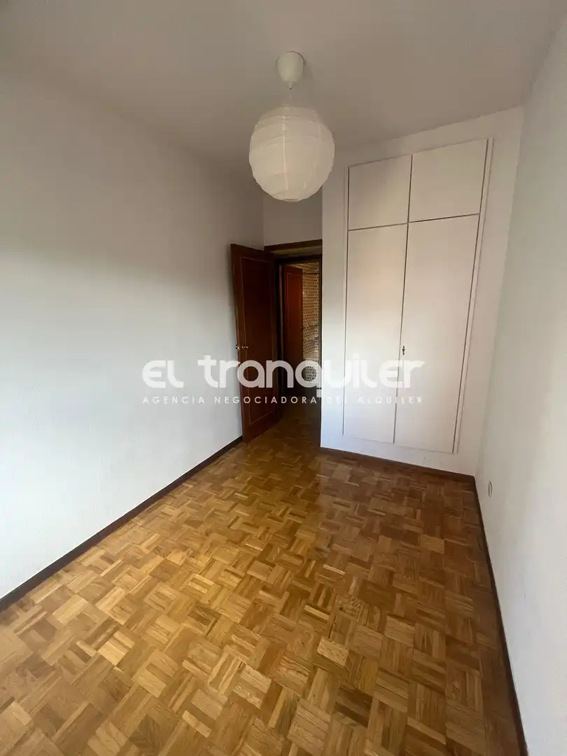 Bedroom of Flat for rent in Madrid  with Parquet flooring, Terrace and Washing machine