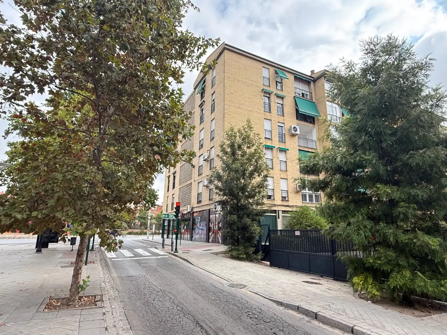 Vista exterior de Piso en venta en  Granada Capital con Aire acondicionado y Balcón