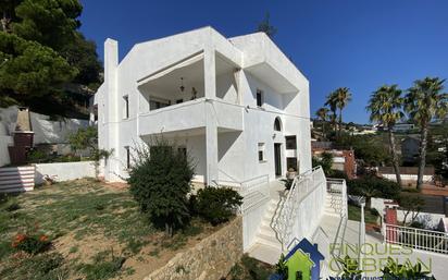 Vista exterior de Casa o xalet en venda en Alella amb Calefacció, Terrassa i Traster