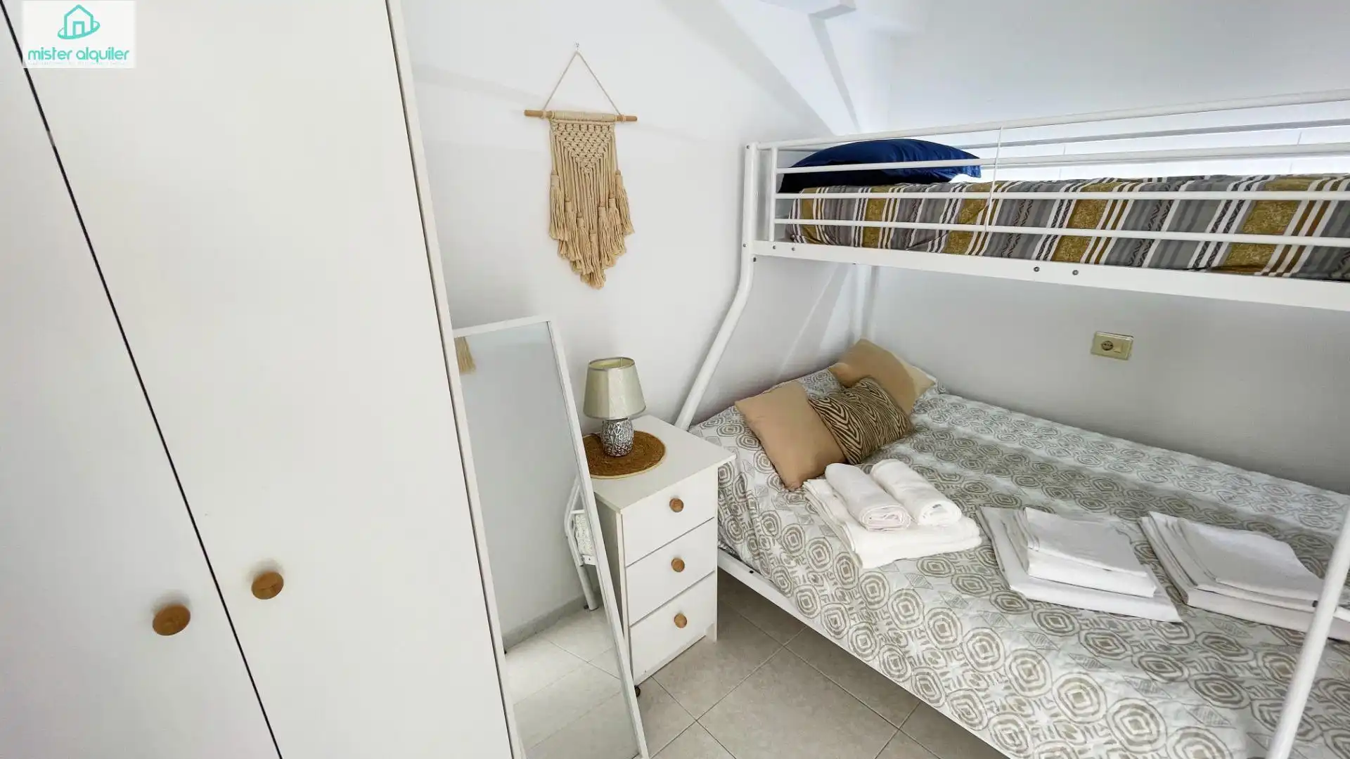 Habitación de Apartamento de alquiler en Benidorm con Aire acondicionado, Calefacción y Amueblado