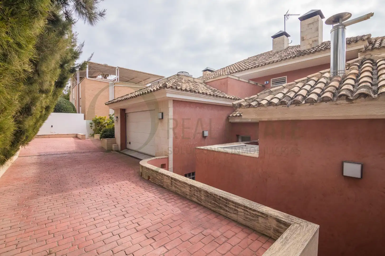 Vista exterior de Casa o xalet en venda en Alicante / Alacant amb Calefacció, Jardí privat i Terrassa