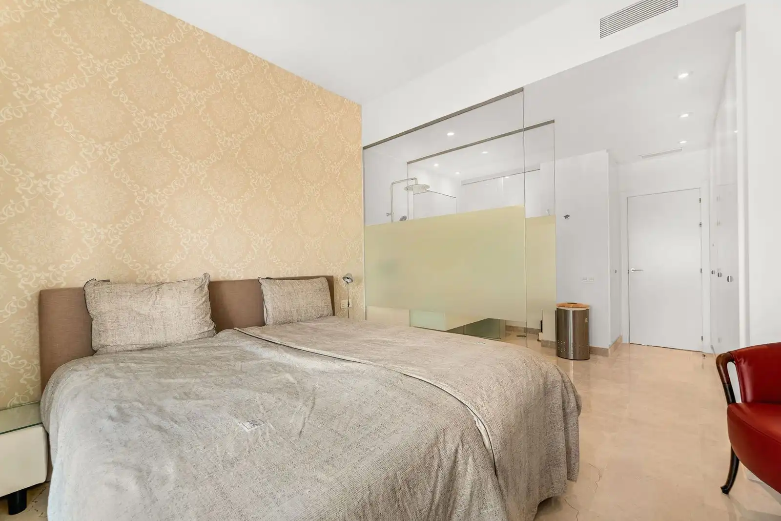 Dormitori de Apartament en venda en Estepona amb Terrassa, Traster i Moblat