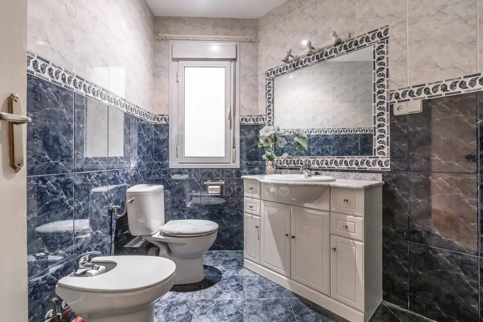 Baño de Piso en venta en Madrid con Calefacción y Trastero