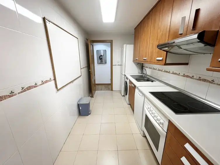 Cuina de Pis de lloguer en Madrid amb Calefacció, Parquet i Traster