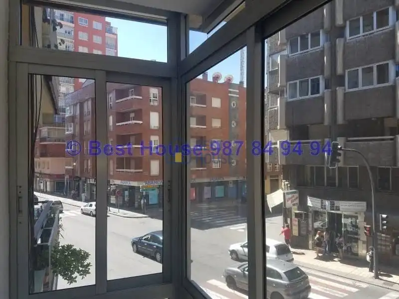 Oficina en venta en León Capital  con Calefacción