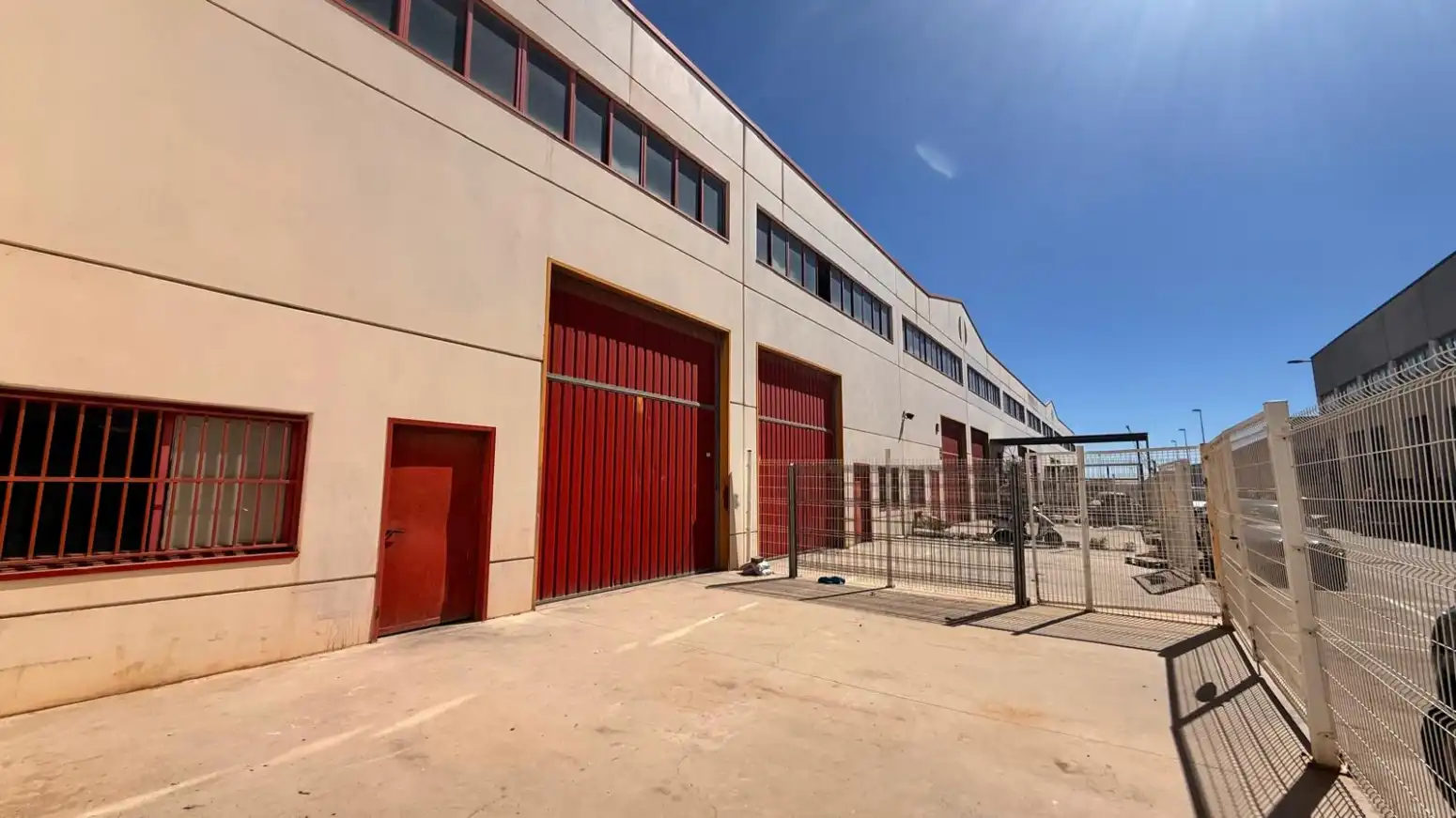 Vista exterior de Nau industrial de lloguer en Sagunto / Sagunt