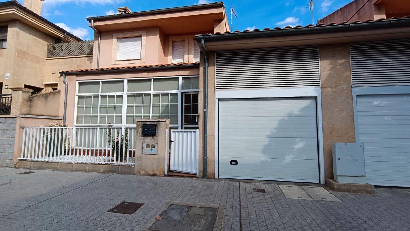 Vista exterior de Casa adosada de alquiler en Salamanca Capital con Calefacción, Jardín privado y Terraza