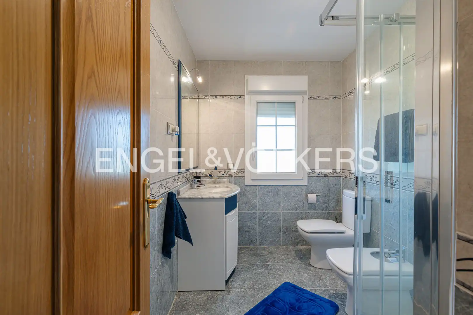Bathroom of Houses for sale in Villaviciosa de Odón  with Air Conditioner, Heating and Private garden