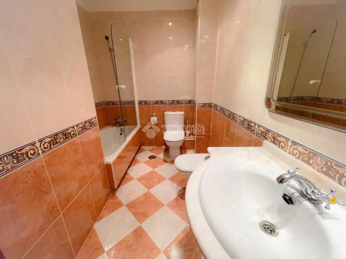 Baño de Piso en venta en Guadarrama con Aire acondicionado, Calefacción y Terraza