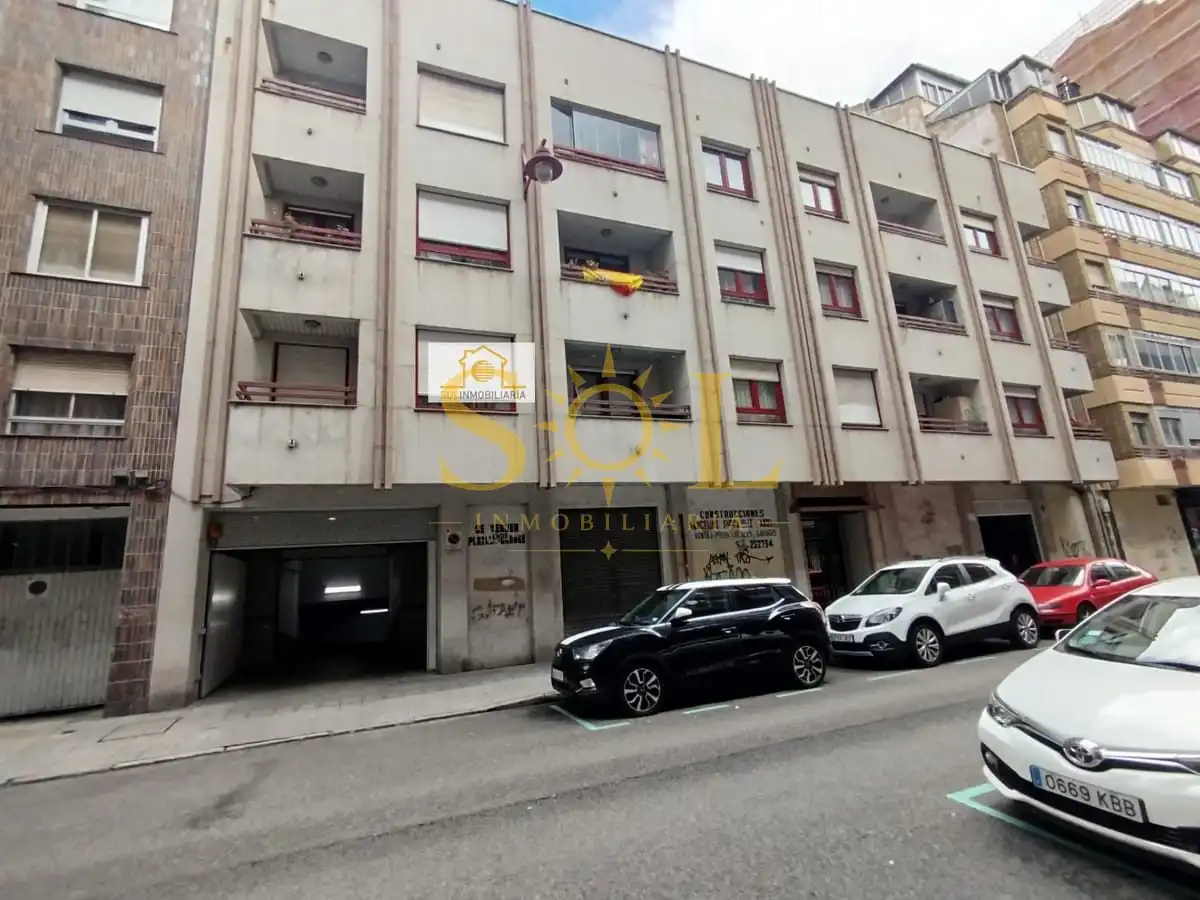 Individuel à vendre à Calle Monasterio 3