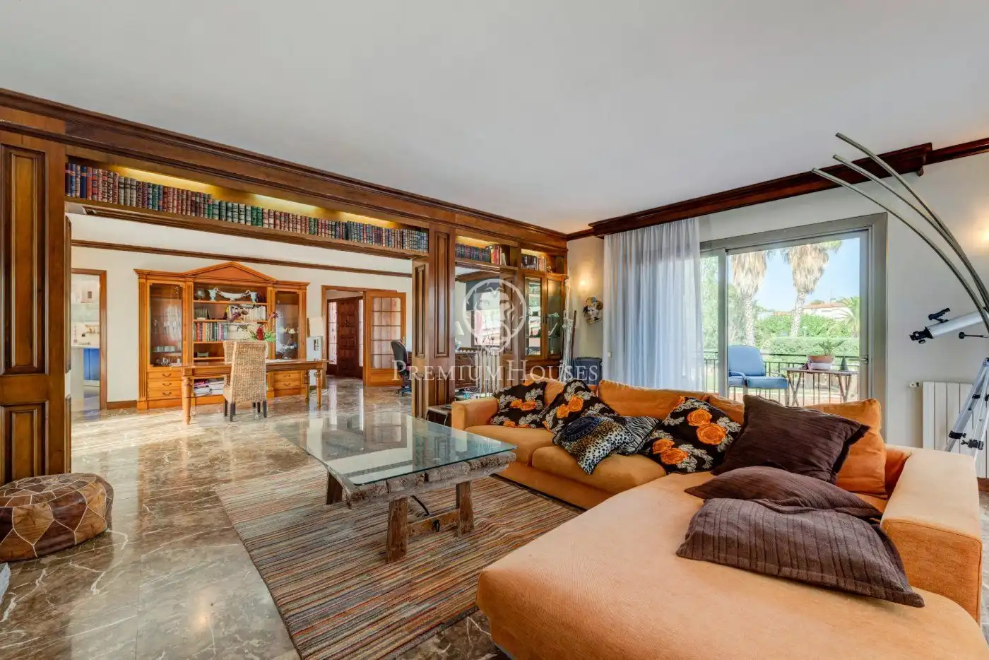 Living room of Houses for sale in Vilanova i la Geltrú  with Air Conditioner, Heating and Private garden