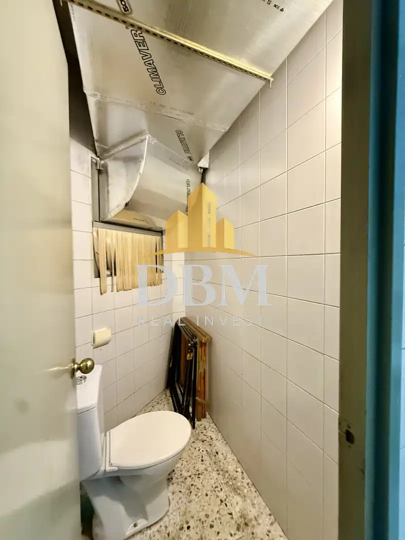 Business premises for transfer in Eixample, imagen 25