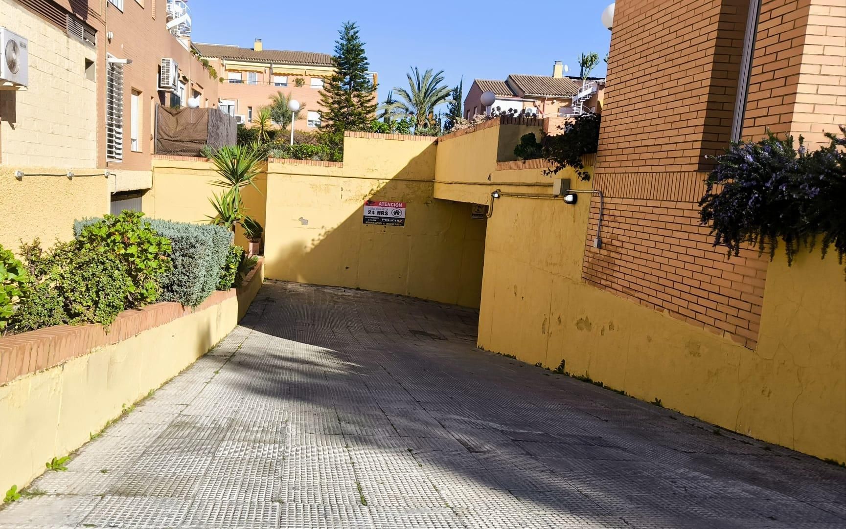 Exterior view of Garage for sale in Tomares