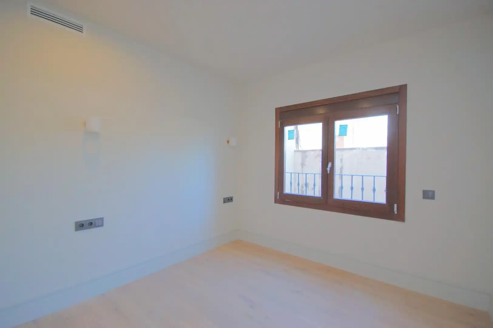 Bedroom of Flat for sale in Barcelona  with Air Conditioner, Heating and Parquet flooring