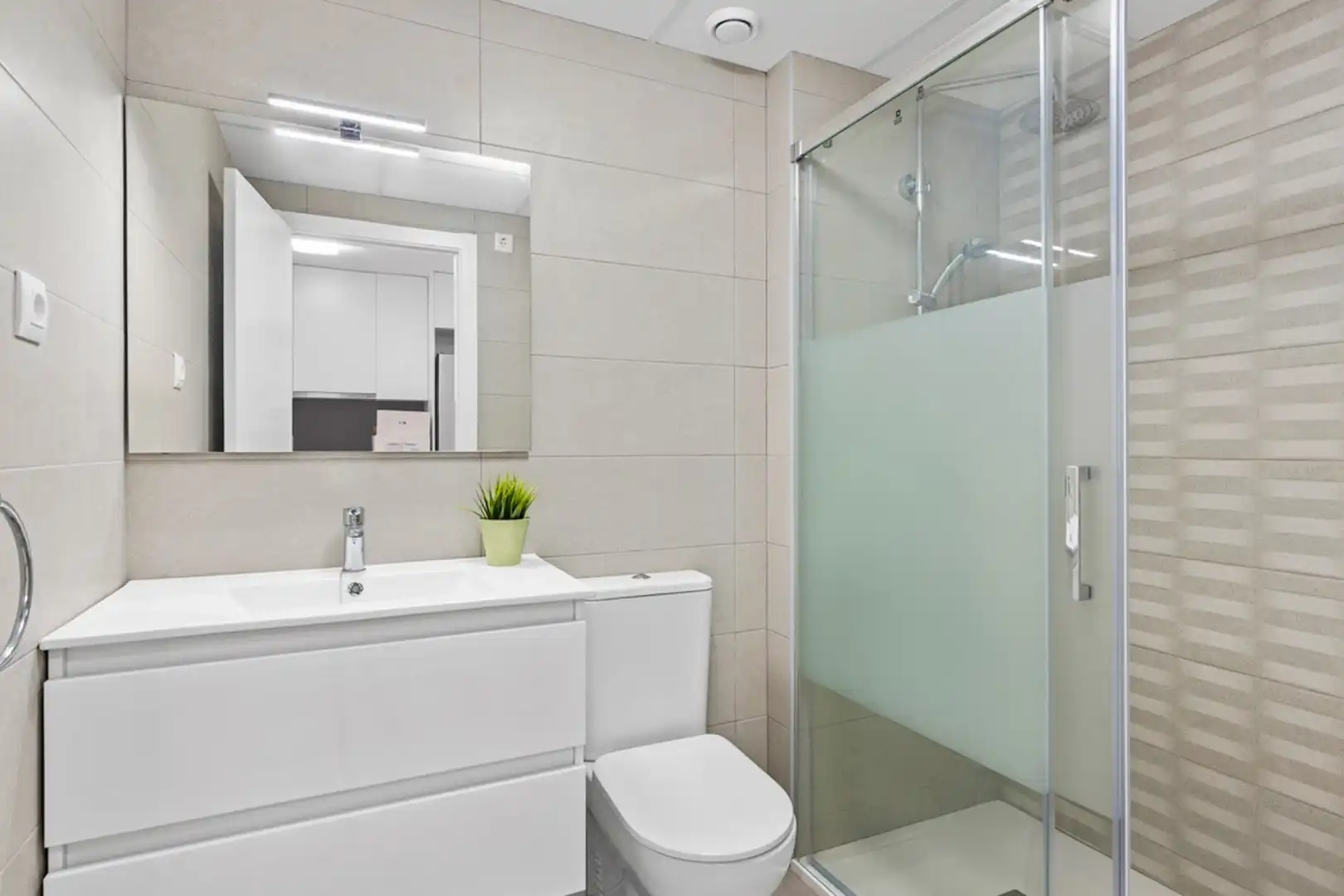 Baño de Piso en venta en La Manga del Mar Menor con Aire acondicionado, Calefacción y Jardín privado