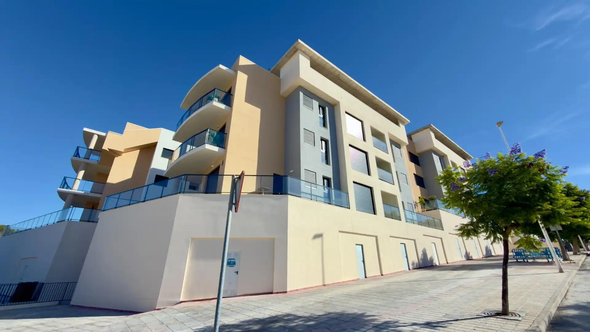 Vista exterior de Apartament en venda en Finestrat amb Aire condicionat, Calefacció i Jardí privat