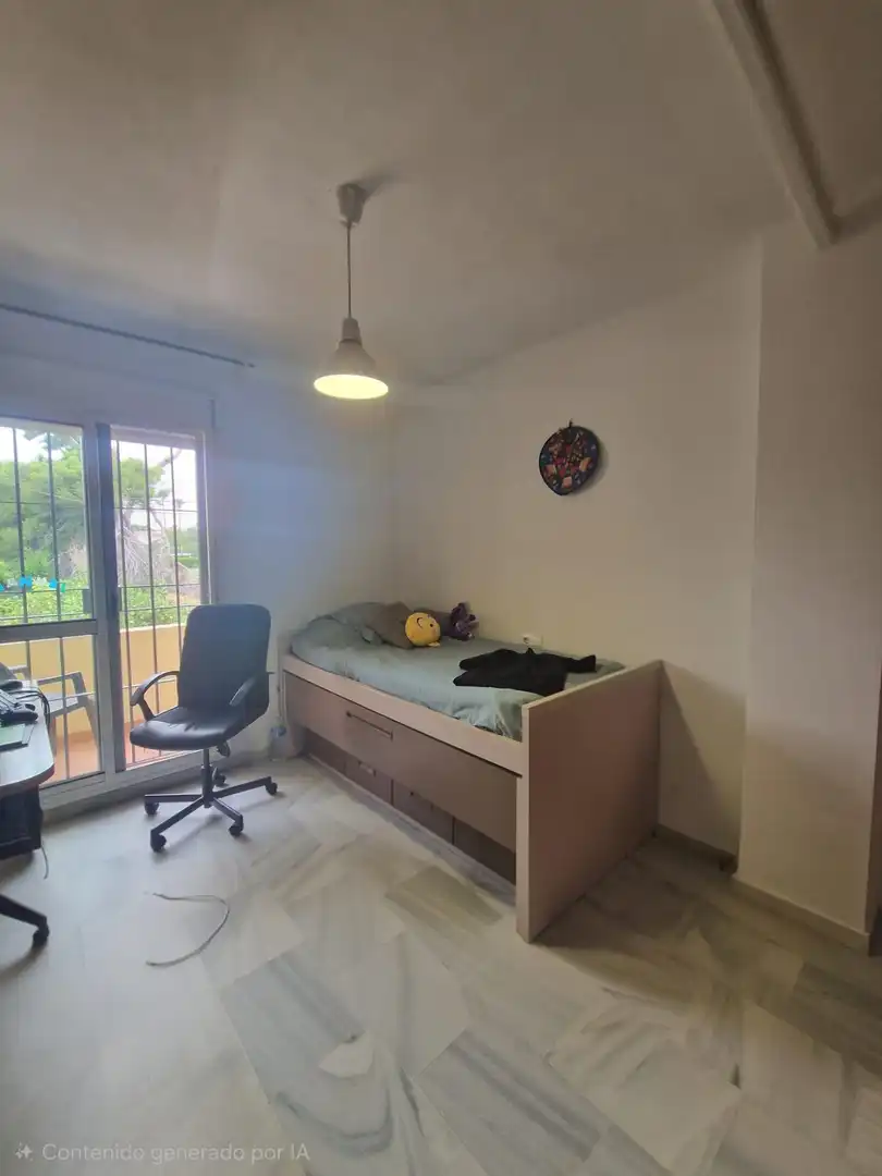 Dormitori de Casa adosada en venda en Puerto Real amb Aire condicionat, Jardí privat i Traster