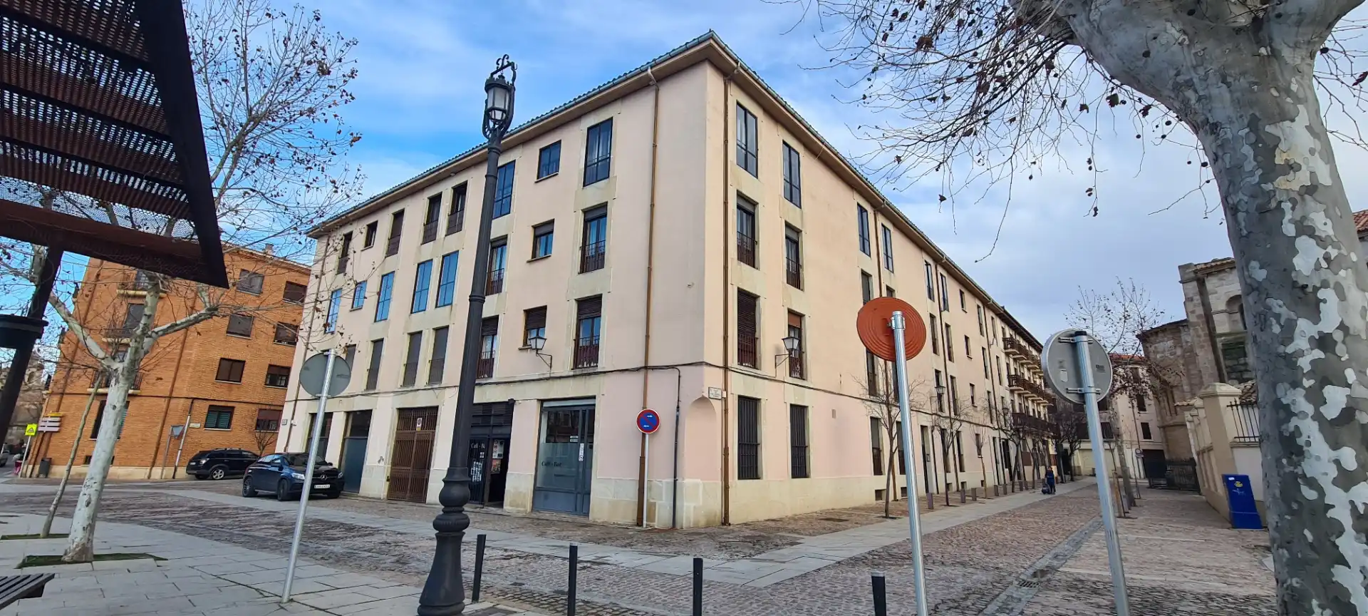 Vista exterior de Piso en venta en Zamora Capital  con Calefacción, Parquet y Amueblado