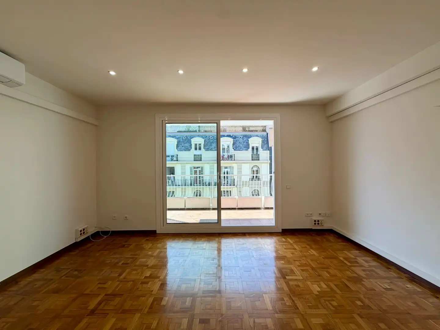 Office space with lift to rent in Carrer de Balmes 181, imagen 2