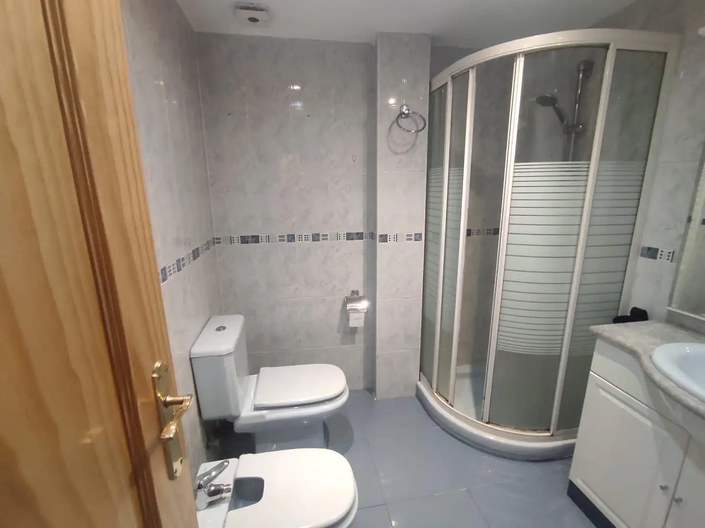 Baño de Piso en venta en Madrid con Aire acondicionado, Calefacción y Jardín privado